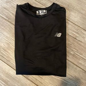 NEVER WORN MENS NEW BALANCE LONG SLEEVE TEE.